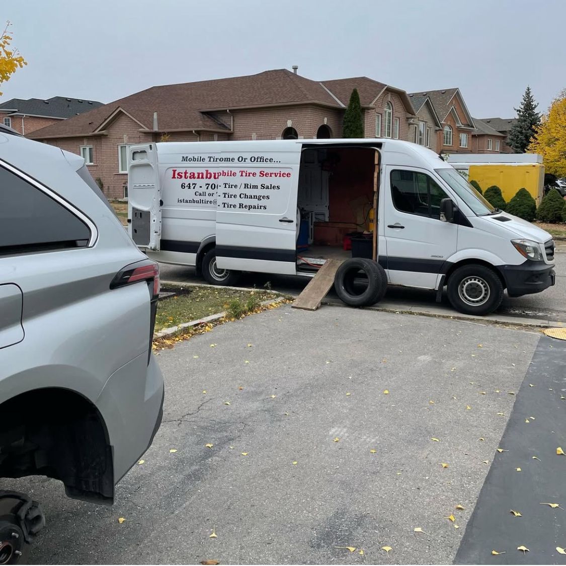 Istanbul Mobile Tire Service van at a residential driveway appointment
